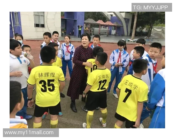 石膏娃娃小熊足球明星的奇幻冒险之旅与梦想追逐 石膏娃娃小熊足球明星的奇幻冒险之旅与梦想追逐